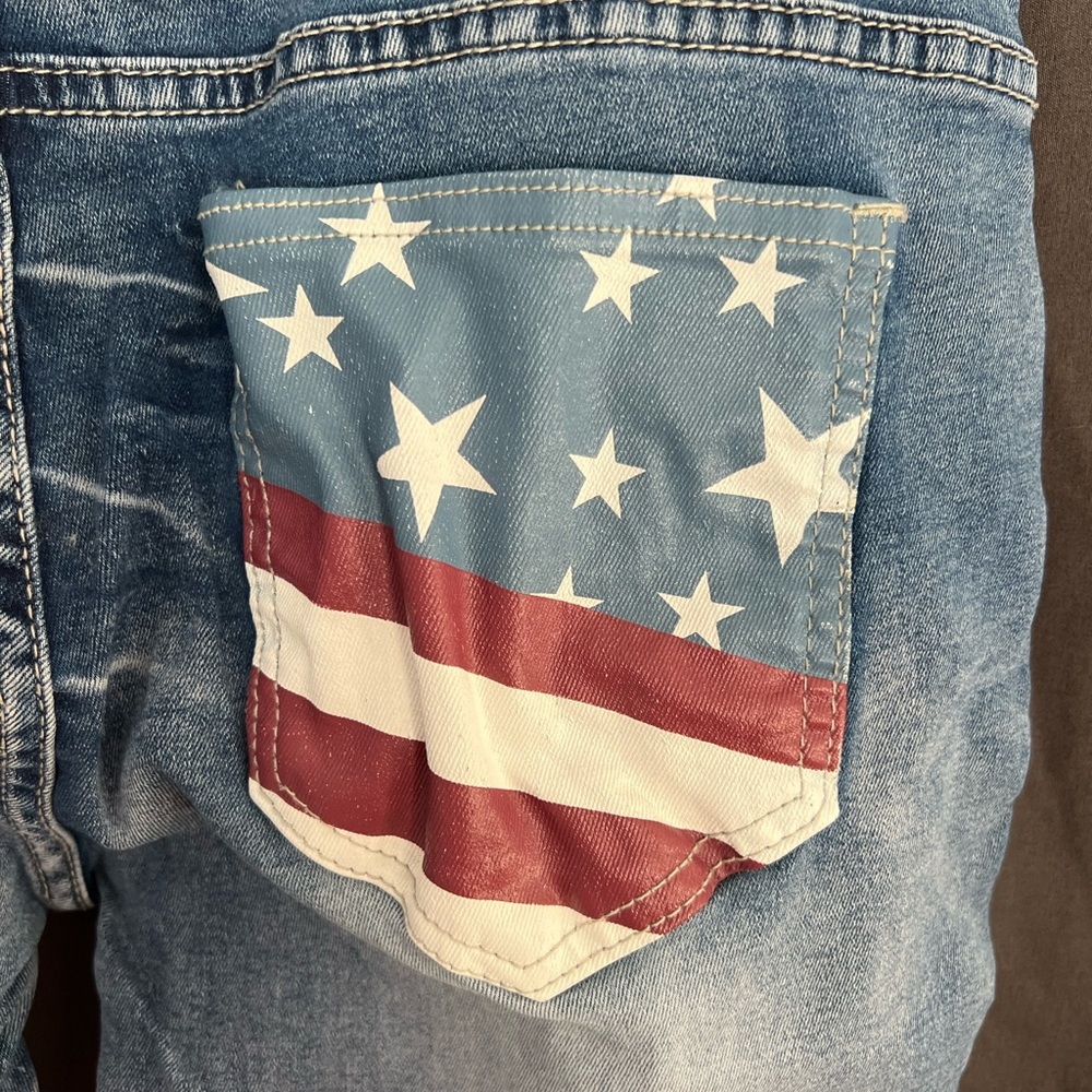 American 🇺🇸 jeans. Stretchy. Size medium. Inseam 28.